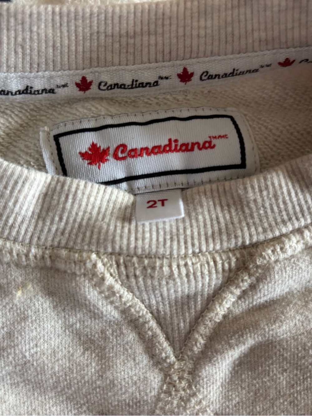 2T Canadiana sweater - Picture 2 of 2